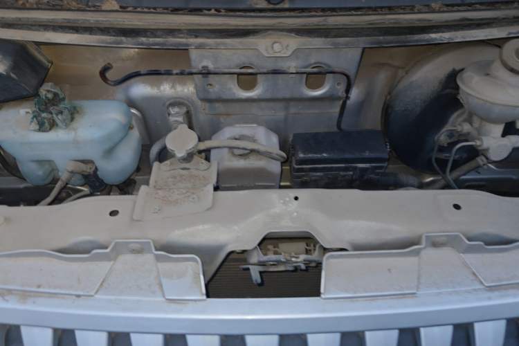 Used CHANGAN KAICHENG Ruixing M80 2019 1.5L Base Version 2-Seater Single-Steamed Air Conditioning China VI Standard Flat Roof Rear-Hinged Doors DAM15KR Engine Bay