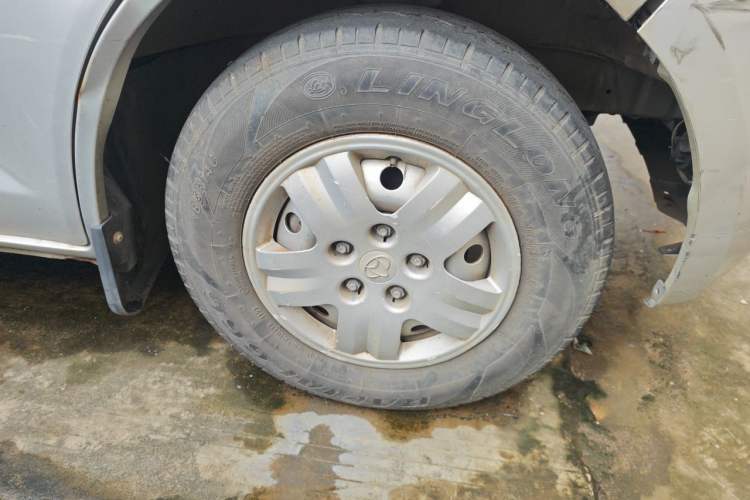 Used CHANGAN KAICHENG Ruixing M80 2019 1.5L Base Version 4-Seater Single-Steamed Air Conditioning China VI Standard Flat Roof with Lift-Up Rear Door DAM15KR Right Front Wheel Hub