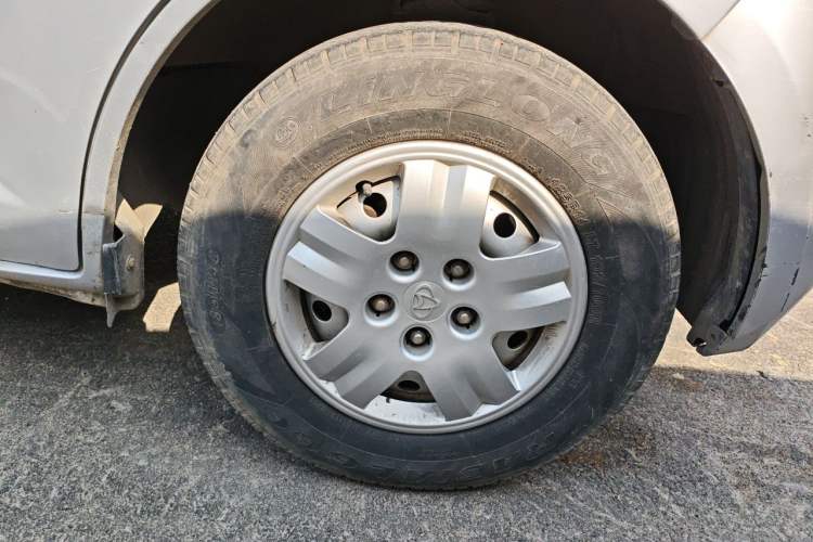 Used CHANGAN KAICHENG Ruixing M80 2019 1.5L Base Version 2-Seater Single-Steamed Air Conditioning China VI Standard Flat Roof Rear-Hinged Doors DAM15KR Right Front Wheel Hub