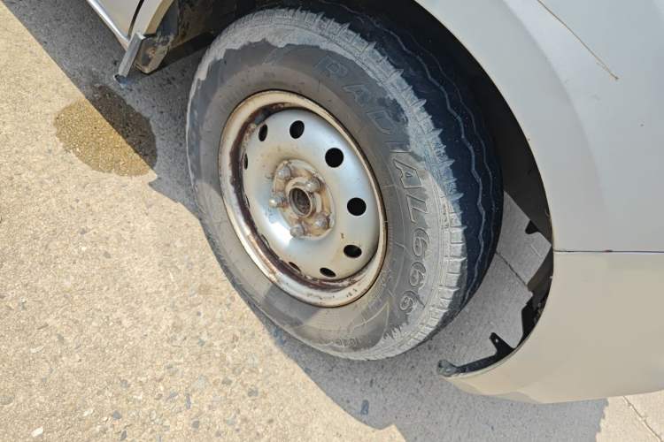 Used CHANGAN KAICHENG Ruixing M80 2019 1.5L Base Version 4-Seater Single-Steamed Air Conditioning China VI Standard Flat Roof with Lift-Up Rear Door DAM15KR Right Front Wheel Hub