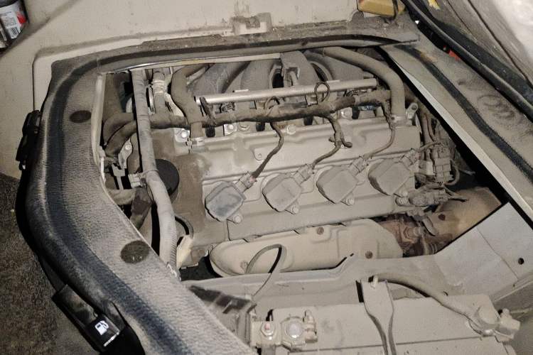 Used CHANGAN KAICHENG Ruixing M80 2019 1.5L Base Version 2-Seater Non-Air-Conditioned China VI Standard Flat Roof Hatchback Doors DAM15KR Engine Bay