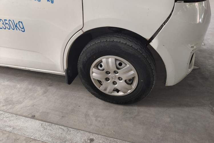 Used CHANGAN KAICHENG Ruixing M80 2019 1.5L Base Version 2-Seater Single-Steamed Air Conditioning China VI Standard Flat Roof Rear-Hinged Doors DAM15KR Right Front Wheel Hub