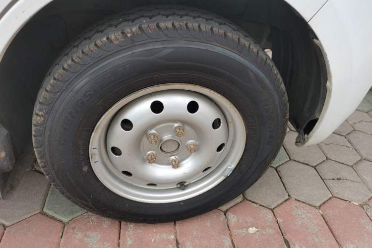 Used CHANGAN KAICHENG Ruixing M80  Right Front Wheel Hub