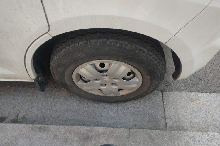 Used CHANGAN KAICHENG Ruixing M80 2019 1.5L Base Version 4-Seater Single-Steamed Air Conditioning China VI Standard Flat Roof with Lift-Up Rear Door DAM15KR Right Front Wheel Hub