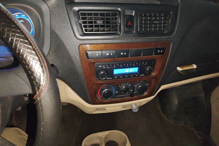 Used CHANGAN KAICHENG Ruixing M80 2020 1.6L Comfort Model China VI Standard Flat Roof Back-Hinged Doors 2 Seats CNG DAM16KRC Audio And AC Panel