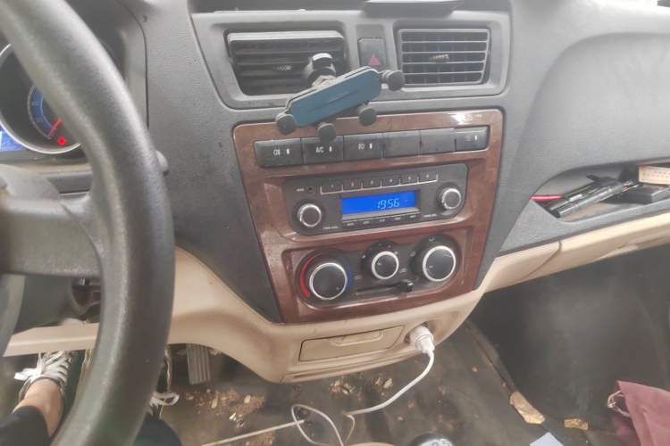 Used CHANGAN KAICHENG Ruixing M80 2020 1.6L Base Model China VI Standard Flat Roof Liftgate Design 2 Seats CNG – DAM16KRC Audio And AC Panel