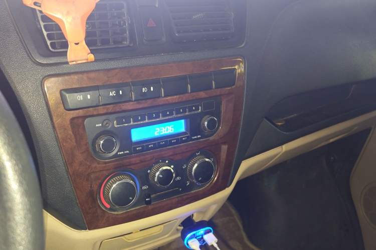 Used CHANGAN KAICHENG Ruixing M80 2021 1.6L Comfort Version 4-Seater Single-Steamed Air Conditioning China VI Standard Flat Roof with Lift-Up Rear Door – DAM16KR Audio And AC Panel