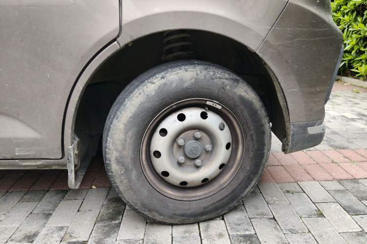 Used CHANGAN KAICHENG Ruixing M80 2021 1.6L Base Model 2-Seater Single-Steamed Air Conditioner China VI Standard Flat Roof with Lift-Up Rear Door DAM16KR Right Front Wheel Hub