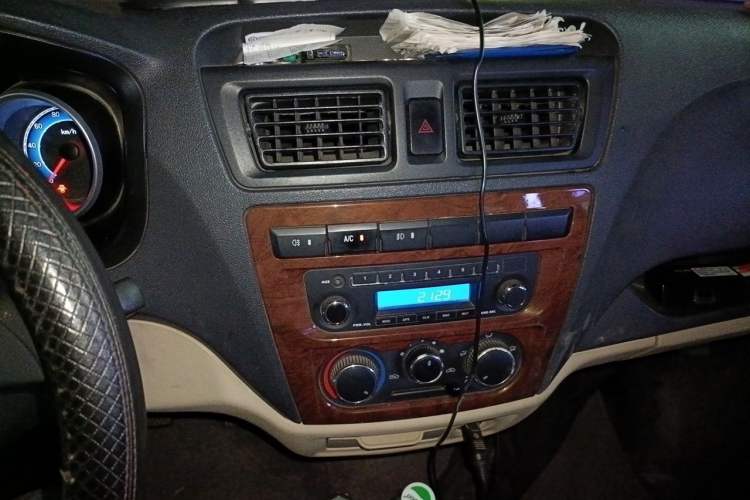 Used CHANGAN KAICHENG Ruixing M80 2021 1.6L Comfort Version 4-Seater Single-Steamed Air Conditioning China VI Standard Flat Roof with Lift-Up Rear Door – DAM16KR Audio And AC Panel