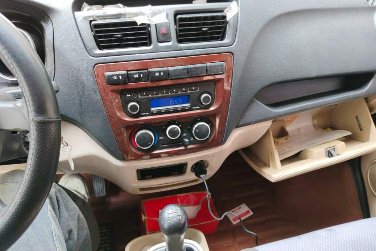 Used CHANGAN KAICHENG Ruixing M80 2021 1.6L Comfort Version 4-Seater Single-Steamed Air Conditioning China VI Standard Flat Roof with Lift-Up Rear Door – DAM16KR Audio And AC Panel