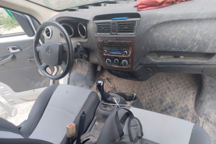 Used CHANGAN KAICHENG Ruixing M80 2021 1.6L Comfort Version 2-Seater Single-Steaming Air-Conditioned China VI Standard High-Roof Double-Swing Doors – DAM16KR Center Console