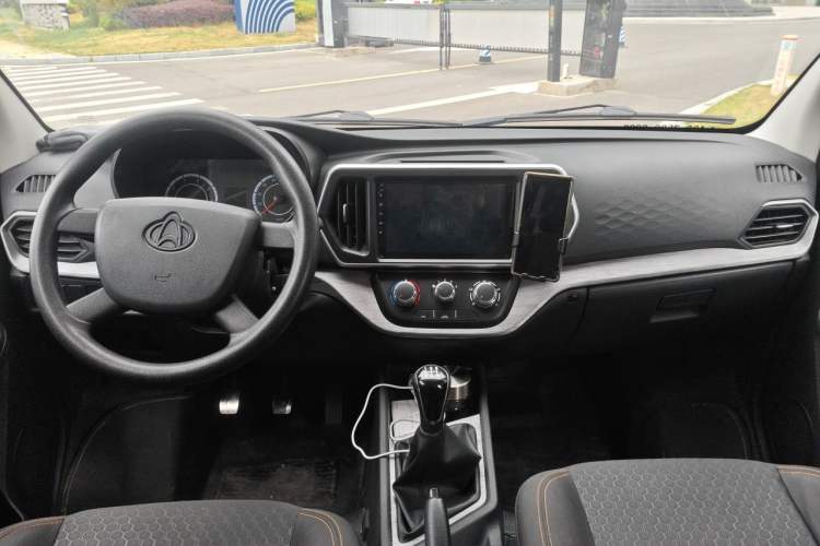 Used CHANGAN KAICHENG Ruixing M80 2021 1.6L Comfort Version 4-Seater Single-Steamed Air Conditioning China VI Standard Flat Roof with Lift-Up Rear Door – DAM16KR Center Console