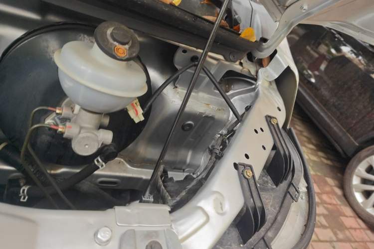 Used CHANGAN KAICHENG Ruixing M80 2021 1.6L Comfort Version 4-Seater Single-Steamed Air Conditioning China VI Standard Flat Roof with Lift-Up Rear Door – DAM16KR Engine Bay Left