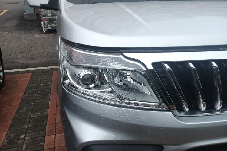 Used CHANGAN KAICHENG Ruixing M80 2021 1.6L Comfort Version 4-Seater Single-Steamed Air Conditioning China VI Standard Flat Roof with Lift-Up Rear Door – DAM16KR Right Front Headlight