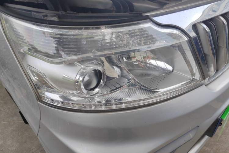 Used CHANGAN KAICHENG Ruixing M80 2021 1.6L Comfort Version 4-Seater Single-Steamed Air Conditioning China VI Standard Flat Roof with Lift-Up Rear Door – DAM16KR Right Front Headlight