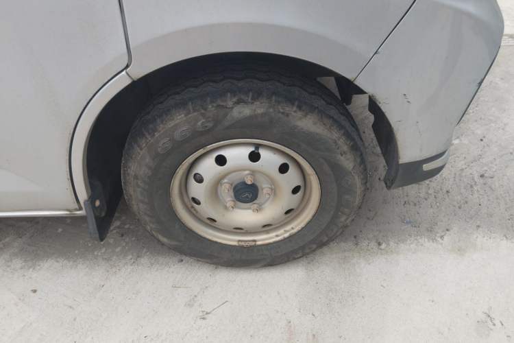 Used CHANGAN KAICHENG Ruixing M80 2021 1.6L Comfort Version 2-Seater Single-Steaming Air-Conditioned China VI Standard High-Roof Double-Swing Doors – DAM16KR Right Front Wheel Hub
