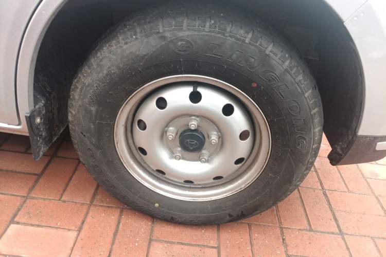 Used CHANGAN KAICHENG Ruixing M80 2021 1.6L Comfort Version 4-Seater Single-Steamed Air Conditioning China VI Standard Flat Roof with Lift-Up Rear Door – DAM16KR Right Front Wheel Hub