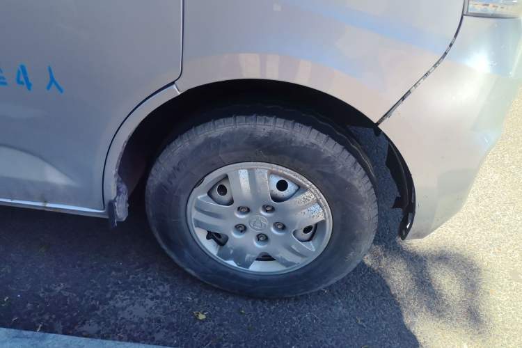 Used CHANGAN KAICHENG Ruixing M80 2021 1.6L Comfort Version 4-Seater Single-Steamed Air Conditioning China VI Standard Flat Roof with Lift-Up Rear Door – DAM16KR Right Front Wheel Hub