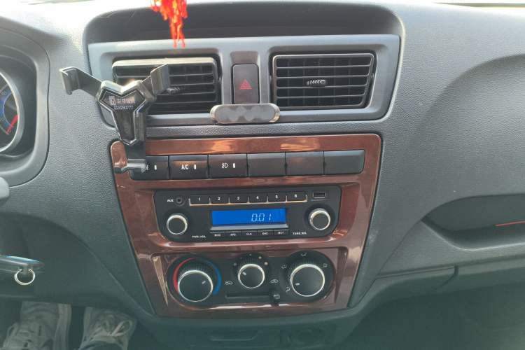 Used CHANGAN KAICHENG Ruixing M80 2021 1.6L Comfort Version 2-Seater Single-Steaming Air-Conditioned China VI Standard Flat Roof with Lift-Up Rear Door DAM16KR Audio And AC Panel
