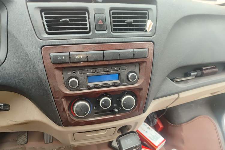 Used CHANGAN KAICHENG Ruixing M80 2021 1.6L Base Version 2-Seater Non-Air-Conditioned China VI Standard Flat Roof Liftback Doors DAM16KR Audio And AC Panel