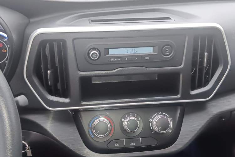 Used CHANGAN KAICHENG Ruixing M80 2021 1.6L Comfort Version 2-Seater Single-Steaming Air-Conditioned China VI Standard Flat Roof with Lift-Up Rear Door DAM16KR Audio And AC Panel
