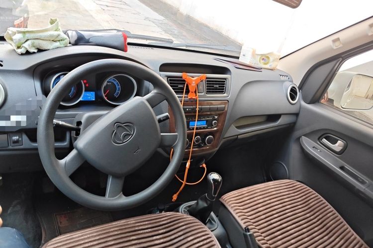 Used CHANGAN KAICHENG Ruixing M80 2021 1.6L Comfort Version 2-Seater Single-Steaming Air-Conditioned China VI Standard High-Roof Double-Swing Doors – DAM16KR Center Console