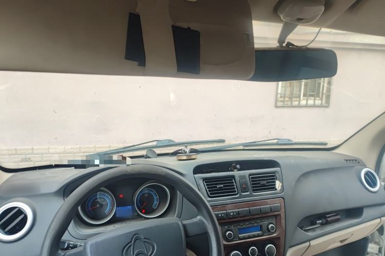 Used CHANGAN KAICHENG Ruixing M80 2021 1.6L Base Version 2-Seater Non-Air-Conditioned China VI Standard Flat Roof Liftback Doors DAM16KR Center Console