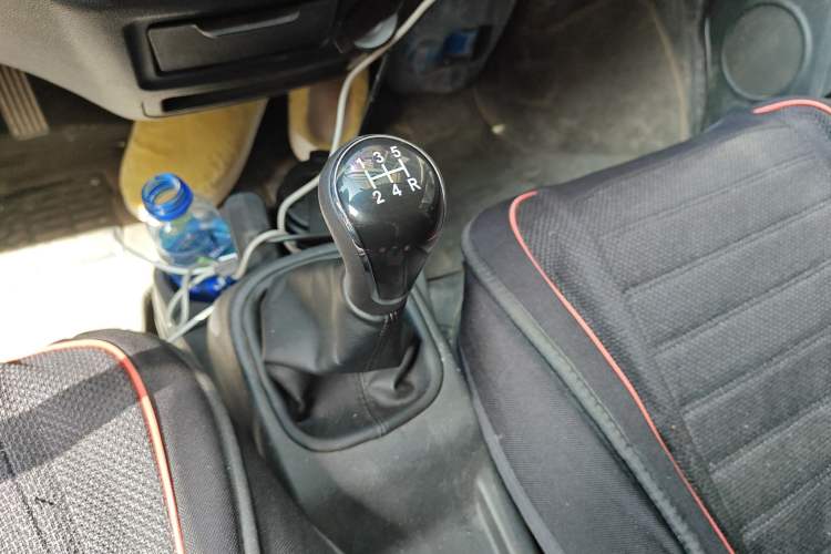 Used CHANGAN KAICHENG Ruixing M80 2021 1.6L Comfort Version 2-Seater Single-Steaming Air-Conditioned China VI Standard Flat Roof with Lift-Up Rear Door DAM16KR Gear Lever