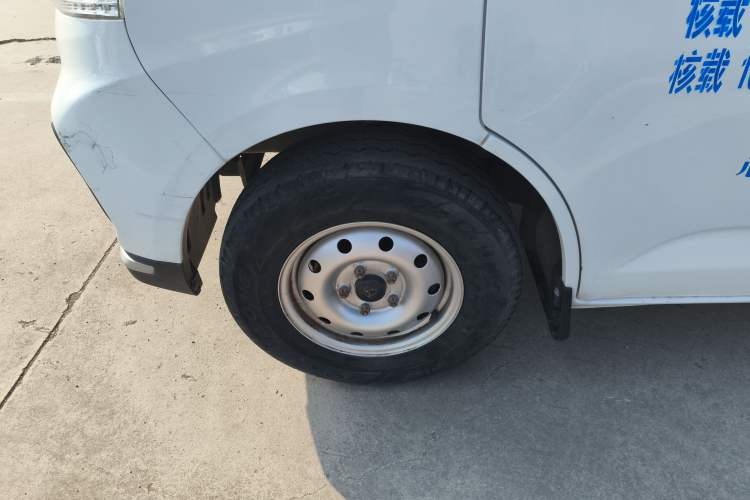 Used CHANGAN KAICHENG Ruixing M80 2021 1.6L Comfort Version 2-Seater Single-Steaming Air-Conditioned China VI Standard Flat Roof with Lift-Up Rear Door DAM16KR Left Front Wheel Hub