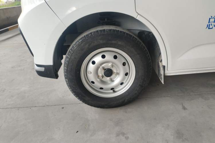Used CHANGAN KAICHENG Ruixing M80 2021 1.6L Comfort Version 2-Seater Single-Steaming Air Conditioner China VI Standard Flat Roof Dual-Swing Doors – DAM16KR Left Front Wheel Hub