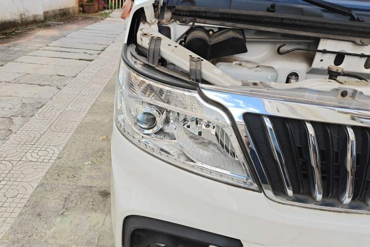 Used CHANGAN KAICHENG Ruixing M80 2021 1.6L Comfort Version 2-Seater Single-Steaming Air-Conditioned China VI Standard High-Roof Double-Swing Doors – DAM16KR Right Front Headlight