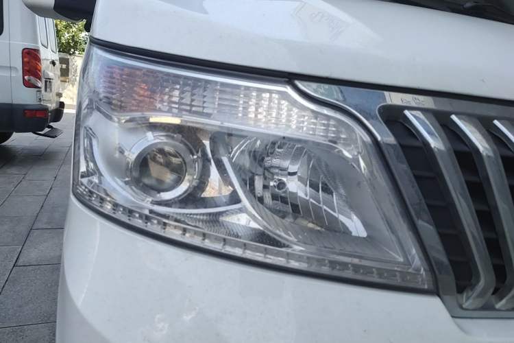 Used CHANGAN KAICHENG Ruixing M80 2021 1.6L Comfort Version 2-Seater Single-Steaming Air-Conditioned China VI Standard High-Roof Double-Swing Doors – DAM16KR Right Front Headlight