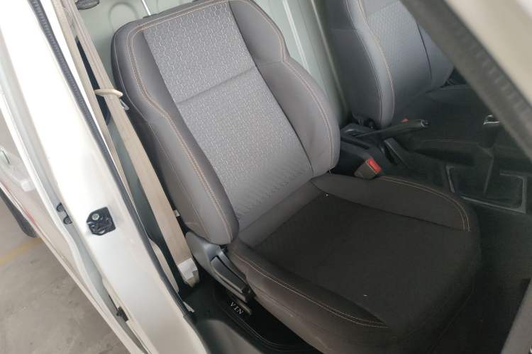 Used CHANGAN KAICHENG Ruixing M80 2021 1.6L Comfort Version 2-Seater Single-Steaming Air Conditioner China VI Standard Flat Roof Dual-Swing Doors – DAM16KR Right Front Seat