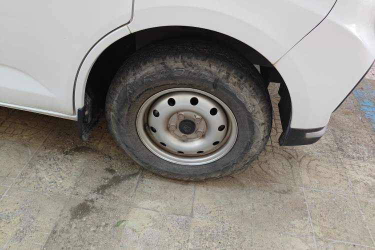 Used CHANGAN KAICHENG Ruixing M80 2021 1.6L Comfort Version 2-Seater Single-Steaming Air-Conditioned China VI Standard High-Roof Double-Swing Doors – DAM16KR Right Front Wheel Hub