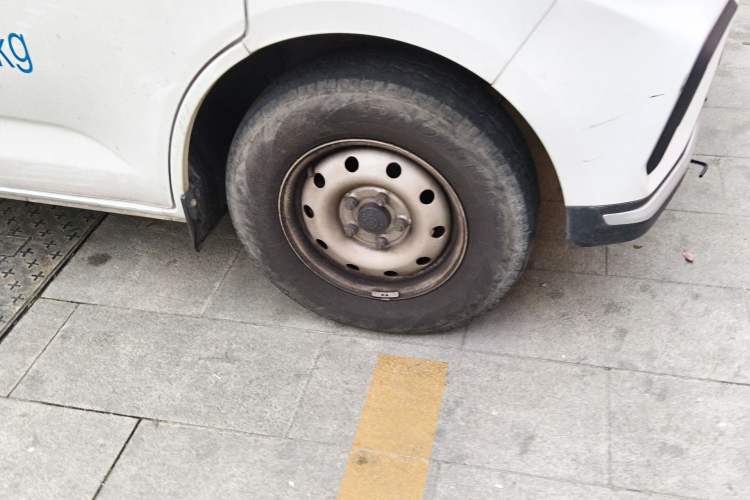 Used CHANGAN KAICHENG Ruixing M80 2021 1.6L Comfort Version 2-Seater Single-Steaming Air Conditioner China VI Standard Flat Roof Dual-Swing Doors – DAM16KR Right Front Wheel Hub