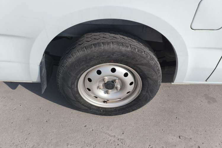 Used CHANGAN KAICHENG Ruixing M80 2021 1.6L Comfort Version 2-Seater Single-Steaming Air-Conditioned China VI Standard Flat Roof with Lift-Up Rear Door DAM16KR Right Rear Wheel Hub