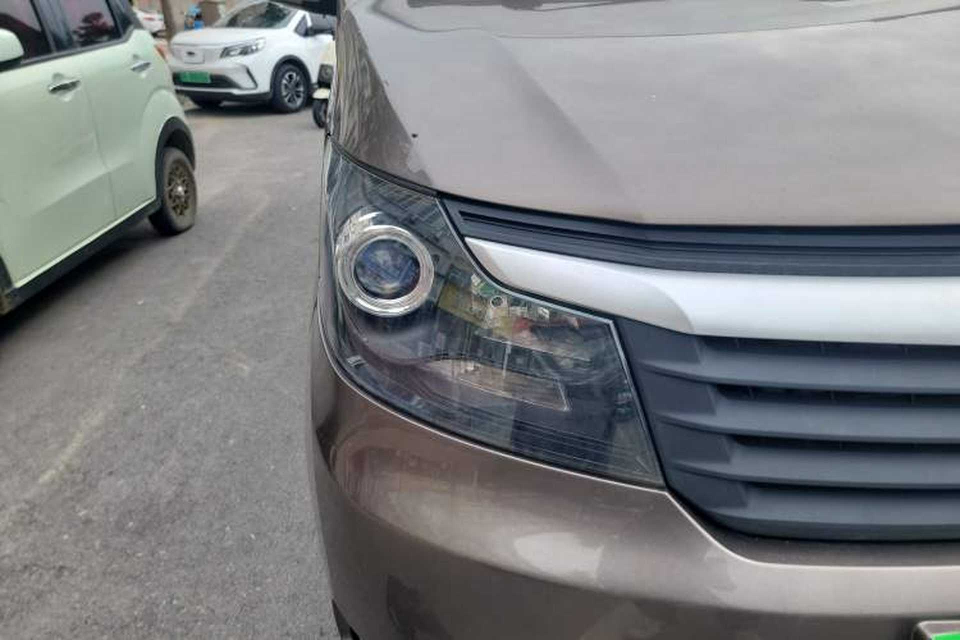 Used CHANGAN KAICHENG Ruixing M90 2021 2.0L Standard Version Flat-Top Liftgate 6-Seater LJ481Q6 Right Front Headlight
