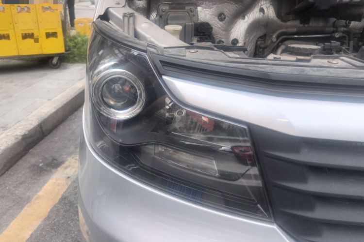 Used CHANGAN KAICHENG Ruixing M90 2021 2.0L Standard Version Flat-Top Liftgate 6-Seater LJ481Q6 Right Front Headlight