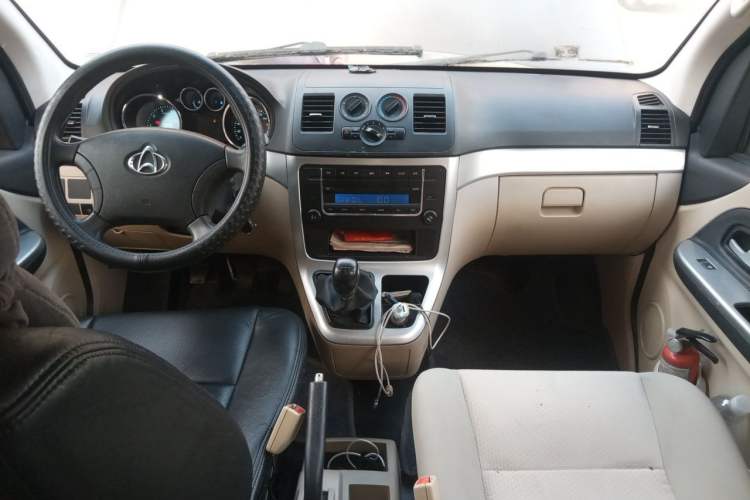 Used CHANGAN KAICHENG Ruixing M90 2016 2.0L Standard Version 4G94S Center Console