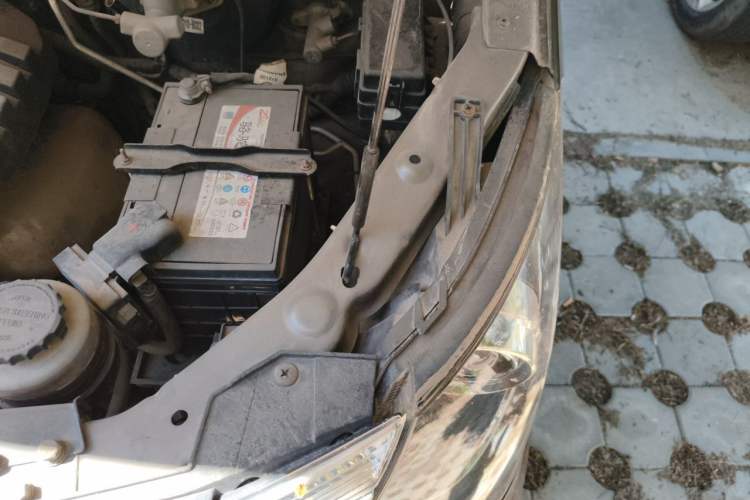Used CHANGAN KAICHENG Ruixing M90 2016 2.0L Comfort Edition 4G94S Engine Bay Left