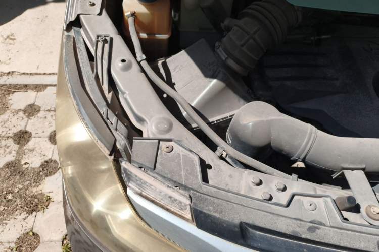 Used CHANGAN KAICHENG Ruixing M90 2016 2.0L Comfort Edition 4G94S Engine Bay Right