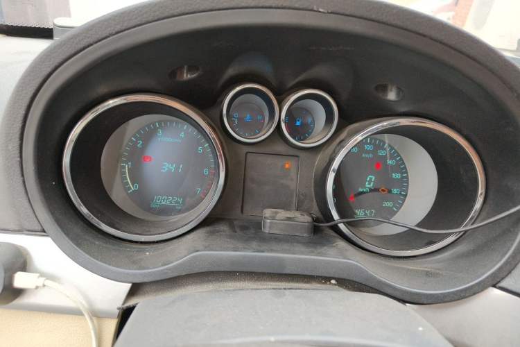 Used CHANGAN KAICHENG Ruixing M90 2016 2.0L Comfort Edition 4G94S Instrument Cluster