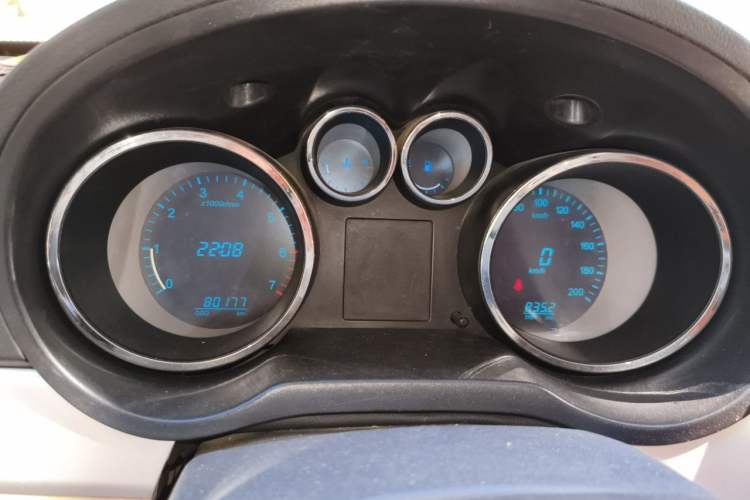 Used CHANGAN KAICHENG Ruixing M90 2016 2.0L Comfort Edition 4G94S Instrument Cluster