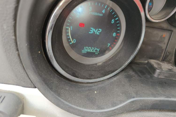 Used CHANGAN KAICHENG Ruixing M90 2016 2.0L Comfort Edition 4G94S Odometer Close Up