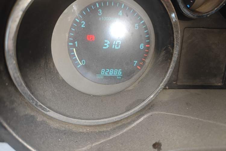 Used CHANGAN KAICHENG Ruixing M90 2016 2.0L Comfort Edition 4G94S Odometer Close Up