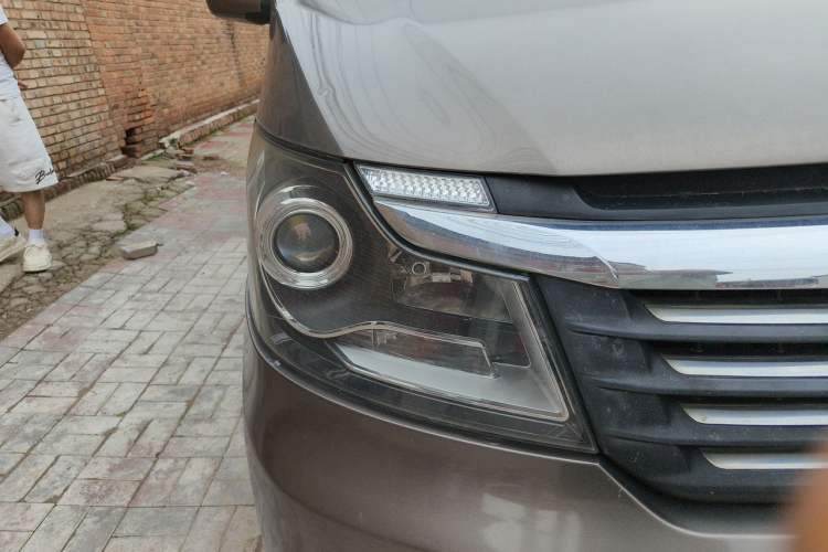 Used CHANGAN KAICHENG Ruixing M90 2016 2.0L Comfort Edition 4G94S Right Front Headlight