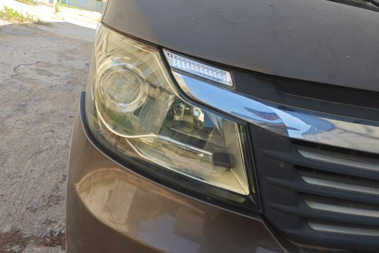 Used CHANGAN KAICHENG Ruixing M90 2016 2.0L Comfort Edition 4G94S Right Front Headlight