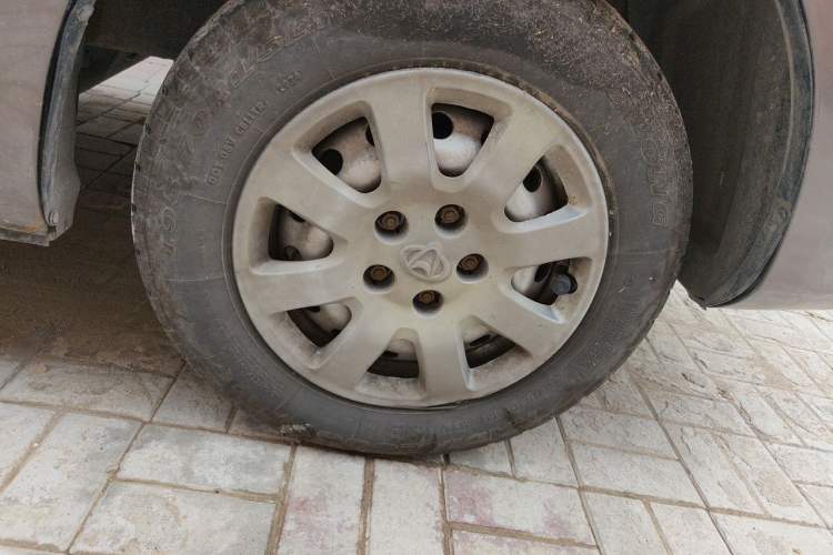 Used CHANGAN KAICHENG Ruixing M90 2016 2.0L Comfort Edition 4G94S Right Front Wheel Hub