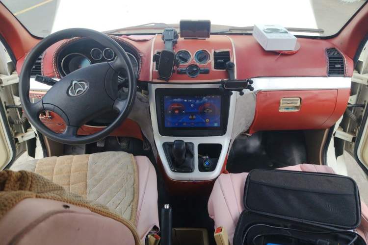 Used CHANGAN KAICHENG Ruixing M90 2016 2.0L Comfort Edition 4G94S Center Console