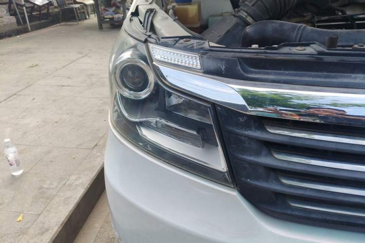 Used CHANGAN KAICHENG Ruixing M90 2016 2.0L Comfort Edition 4G94S Right Front Headlight
